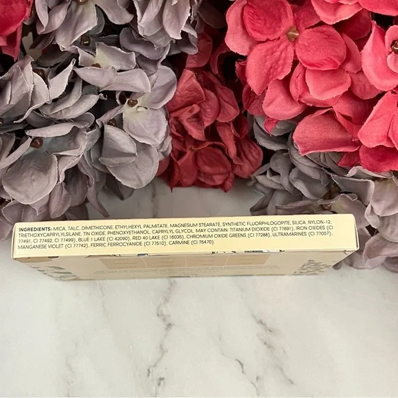 Laura Geller The Casual Collection Multi-Finish Eyeshadow Palette - Picture 7 of 8